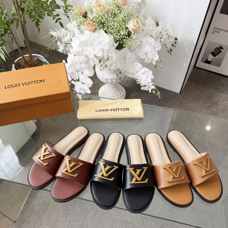 l0vis Vvtt0n slippers